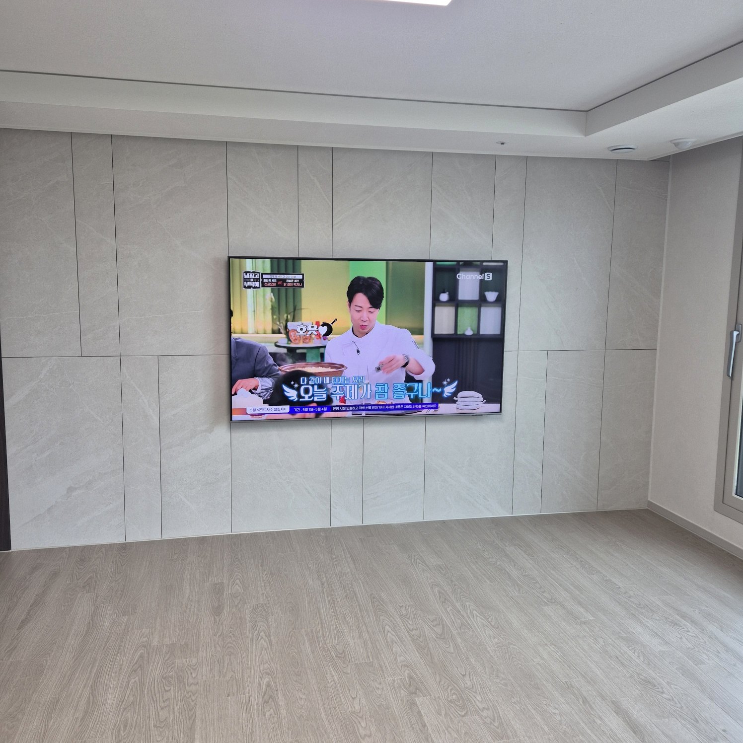 대형 TV와 거실장 배치 사례